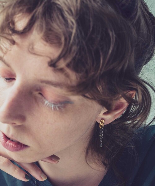 and cloud（アンドクラウド）の「Gradation Earring M / Single（イヤリング・レディース・シルバー/シルバー系その他/イエローゴールド/ゴールド系その他・FREE）」の15枚目の写真