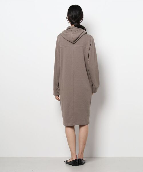 NICOLE white（ニコルホワイト）の「裏シャギー フードワンピース（ワンピース・レディース・グレイッシュブルー/ブラック/モカ・FREE）」の4枚目の写真