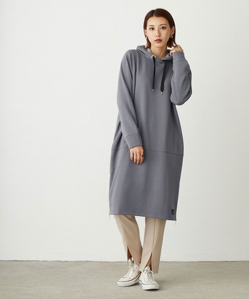 NICOLE white（ニコルホワイト）の「裏シャギー フードワンピース（ワンピース・レディース・グレイッシュブルー/ブラック/モカ・FREE）」の3枚目の写真