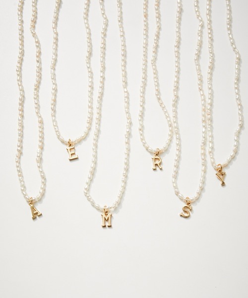 ADAM ET ROPE'（アダムエロペ）の「【LES BIJOUX】淡水パールイニシャルネックレス（ネックレス・レディース・ゴールド/ゴールド系その他/ゴールド系その他2/その他1/その他2/その他3・FREE）」の16枚目の写真