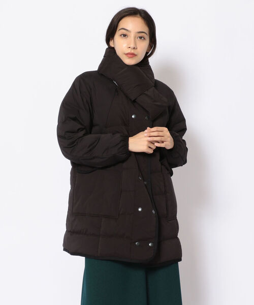 AVIREX（アヴィレックス）の「【Women's】 STRETCH DOWN WITH SCARF / ストレッチダウン ウィズスカーフ（ダウンジャケット/コート・レディース・ブラック/ライトベージュ・MEDIUM/SMALL）」の2枚目の写真