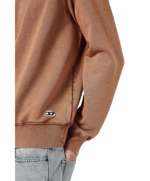 DIESEL(ディーゼル)の「メンズ スウェット プルオーバ レギュラーフィット(スウェット・メンズ・サンドベージュ/オリーブ/ブラウン系その他/ネイビー・LARGE/XX-LARGE/SMALL/MEDIUM/X-LARGE/X-SMALL/XXX-LARGE)」の12枚目の写真