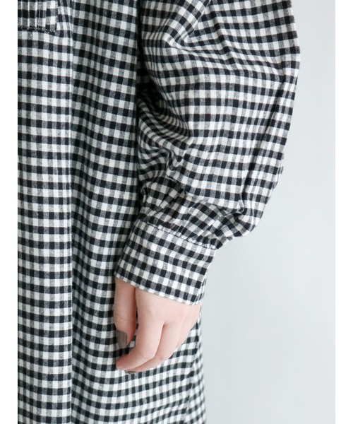 Samansa Mos2（サマンサ モスモス）の「バンドカラーシャツワンピース（シャツワンピース・レディース・ブラック/ベージュ/パープル/グレー/オフホワイト/オレンジ・ﾌﾘ-）」の17枚目の写真