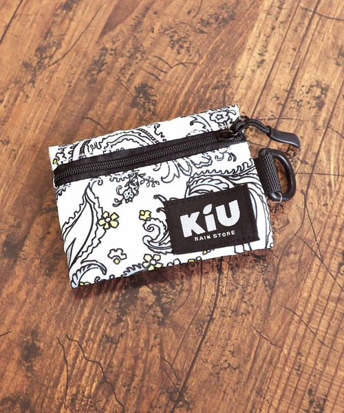 KiU（キウ）の「ウォーターリペレントマルチケース（ポーチ・レディース・カモフラージュ/ホワイト×ブルー/ホワイト系その他/ブラック系その他/その他10/ゼブラ/アニマル/カラフル/ブルー系その他/レッド系その他/ブラック/ブラック系その他2/マルチ/ブルーグリーン/イエロー/タイガーカモ/ブラック×カーキ/ブラウン/ブルー系その他2/ベージュ系その他/レオパード・FREE）」の3枚目の写真