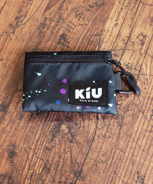 KiU（キウ）の「ウォーターリペレントマルチケース（ポーチ・レディース・カモフラージュ/ホワイト×ブルー/ホワイト系その他/ブラック系その他/その他10/ゼブラ/アニマル/カラフル/ブルー系その他/レッド系その他/ブラック/ブラック系その他2/マルチ/ブルーグリーン/イエロー/タイガーカモ/ブラック×カーキ/ブラウン/ブルー系その他2/ベージュ系その他/レオパード・FREE）」の5枚目の写真