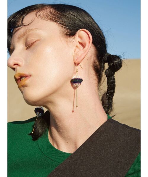 UN3D.（アンスリード）の「GRADATION EARRING / グラデーションイヤリング（イヤリング・レディース・ブラック/レッド/グリーン・FREE）」の2枚目の写真