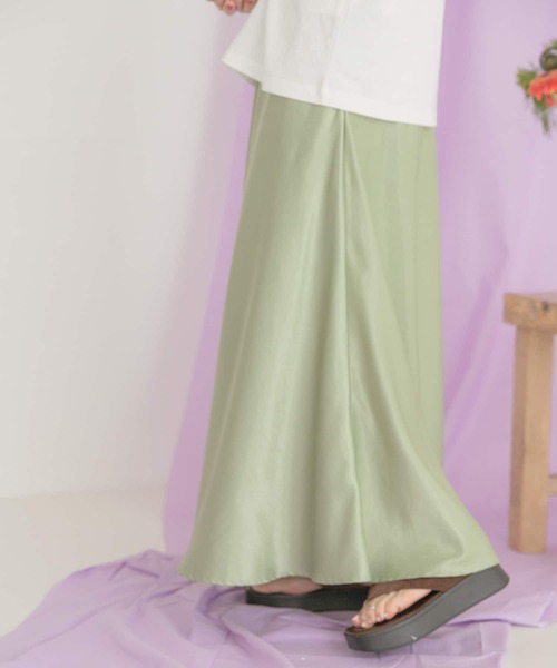 ITEMS URBANRESEARCH(アイテムズ アーバンリサーチ)の「サテンフレアスカート(スカート・レディース・イエロー/グリーン/アイボリー・FREE)」の13枚目の写真