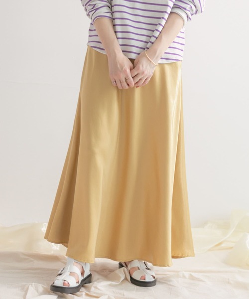 ITEMS URBANRESEARCH(アイテムズ アーバンリサーチ)の「サテンフレアスカート(スカート・レディース・イエロー/グリーン/アイボリー・FREE)」の5枚目の写真