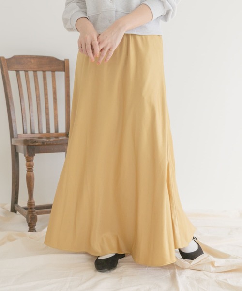 ITEMS URBANRESEARCH(アイテムズ アーバンリサーチ)の「サテンフレアスカート(スカート・レディース・イエロー/グリーン/アイボリー・FREE)」の9枚目の写真