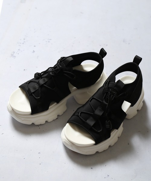 SPINNS（スピンズ）の「厚底スポーツサンダル（サンダル・レディース・ブラック×ブラック/ホワイト×ホワイト/ブラック×ホワイト・M/L/LL）」の18枚目の写真