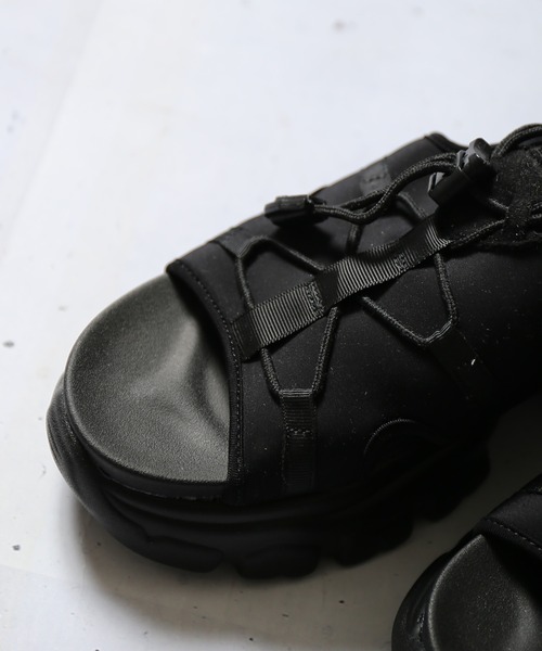 SPINNS（スピンズ）の「厚底スポーツサンダル（サンダル・レディース・ブラック×ブラック/ホワイト×ホワイト/ブラック×ホワイト・M/L/LL）」の16枚目の写真