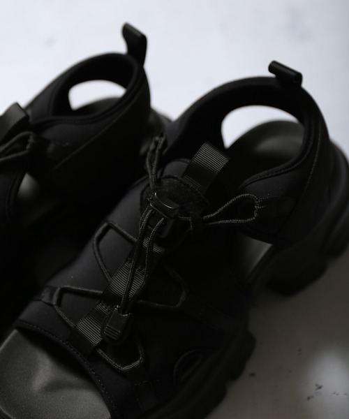 SPINNS（スピンズ）の「厚底スポーツサンダル（サンダル・レディース・ブラック×ブラック/ホワイト×ホワイト/ブラック×ホワイト・M/L/LL）」の19枚目の写真