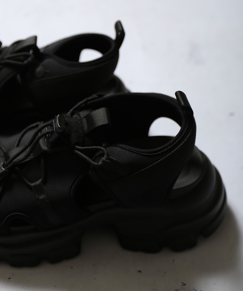 SPINNS（スピンズ）の「厚底スポーツサンダル（サンダル・レディース・ブラック×ブラック/ホワイト×ホワイト/ブラック×ホワイト・M/L/LL）」の9枚目の写真