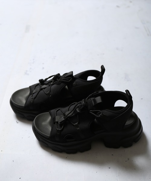 SPINNS（スピンズ）の「厚底スポーツサンダル（サンダル・レディース・ブラック×ブラック/ホワイト×ホワイト/ブラック×ホワイト・M/L/LL）」の7枚目の写真