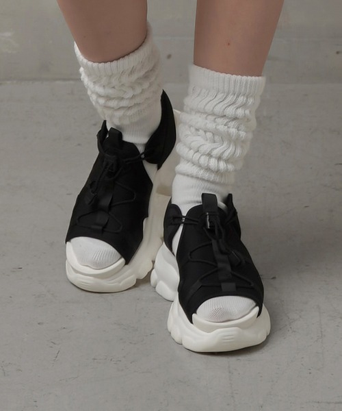 SPINNS（スピンズ）の「厚底スポーツサンダル（サンダル・レディース・ブラック×ブラック/ホワイト×ホワイト/ブラック×ホワイト・M/L/LL）」の20枚目の写真