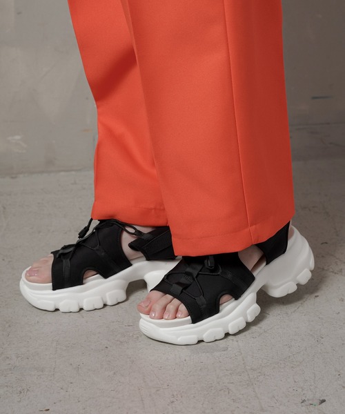 SPINNS（スピンズ）の「厚底スポーツサンダル（サンダル・レディース・ブラック×ブラック/ホワイト×ホワイト/ブラック×ホワイト・M/L/LL）」の22枚目の写真