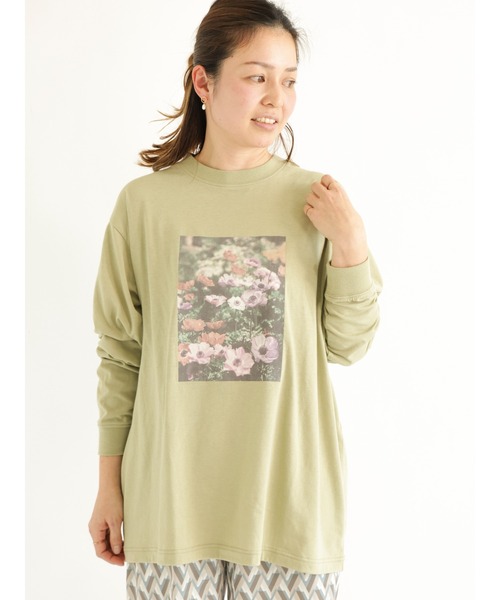 Lugnoncure（ルノンキュール）の「フラワーフォトプリントロンT（Tシャツ/カットソー・レディース・オフホワイト/グリーン/チャコール・ﾌﾘ-）」の3枚目の写真