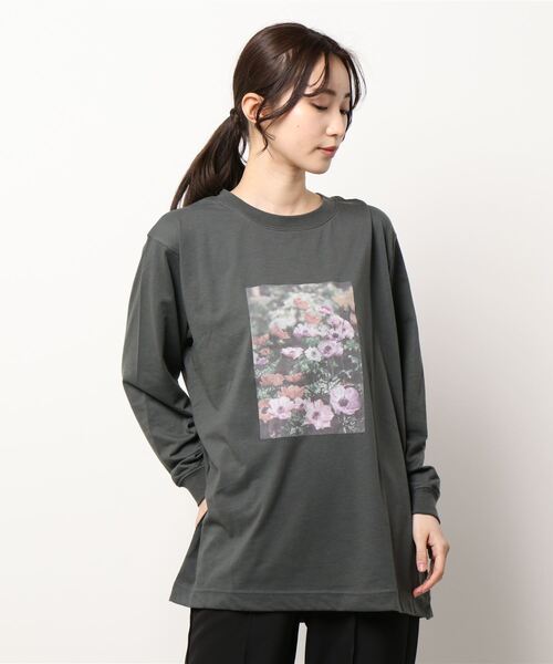 Lugnoncure（ルノンキュール）の「フラワーフォトプリントロンT（Tシャツ/カットソー・レディース・オフホワイト/グリーン/チャコール・ﾌﾘ-）」の8枚目の写真