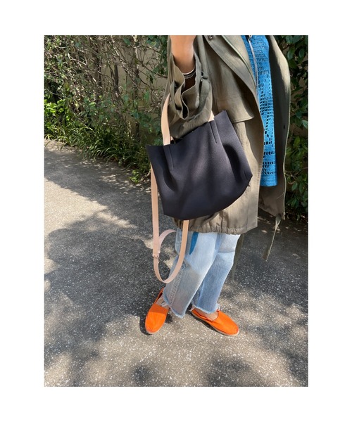 BLACK BY MOUSSY（ブラックバイマウジー）の「2way mini tote bag(2ウェイミニトートバック）（トートバッグ・レディース・ブラック/ベージュ・FREE）」の4枚目の写真