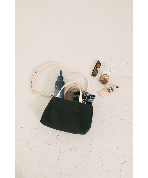 BLACK BY MOUSSY（ブラックバイマウジー）の「2way mini tote bag(2ウェイミニトートバック）（トートバッグ・レディース・ブラック/ベージュ・FREE）」の8枚目の写真