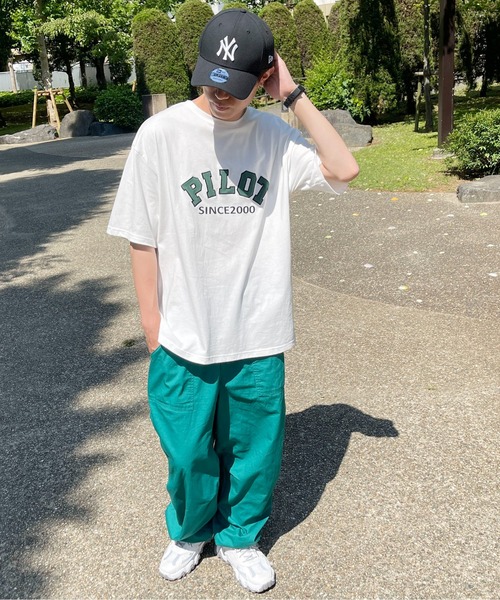 PairPair（ペアペア）の「アーチロゴカレッジプリントTEE(ユニセックス)（Tシャツ/カットソー・メンズ・オフホワイト/マスタード/ホワイト系・MEDIUM/LARGE）」の6枚目の写真