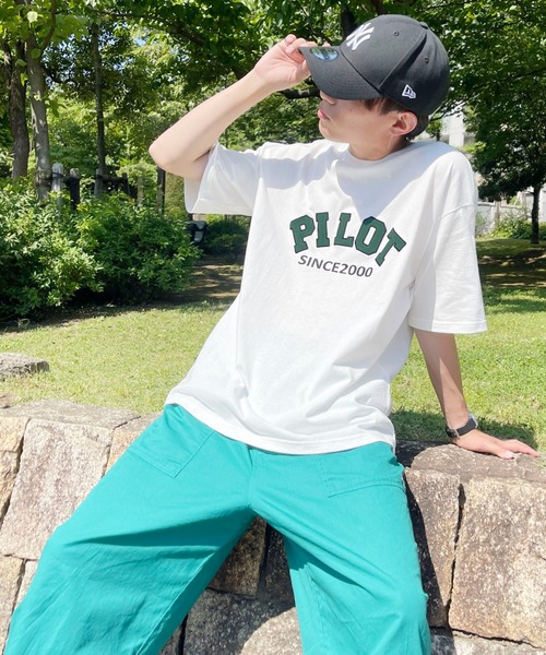 PairPair（ペアペア）の「アーチロゴカレッジプリントTEE(ユニセックス)（Tシャツ/カットソー・メンズ・オフホワイト/マスタード/ホワイト系・MEDIUM/LARGE）」の5枚目の写真