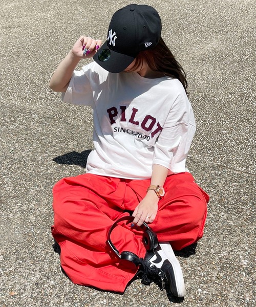 PairPair（ペアペア）の「アーチロゴカレッジプリントTEE(ユニセックス)（Tシャツ/カットソー・メンズ・オフホワイト/マスタード/ホワイト系・MEDIUM/LARGE）」の13枚目の写真