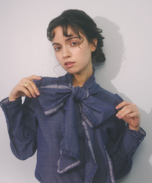 MIRO AMURETTE（ミロアミュレット）の「denim ribbon tie blouse/デニムリボンタイブラウス（シャツ/ブラウス・レディース・インディゴブルー・FREE）」の16枚目の写真