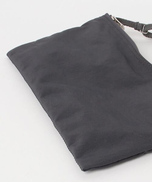 MASSIVE STORE（マッシブストア）の「【implres/インプレス】easy square shoulder bag イージースクエア ショルダー バッグ（ショルダーバッグ・メンズ・ブラック/グレー・FREE）」の4枚目の写真