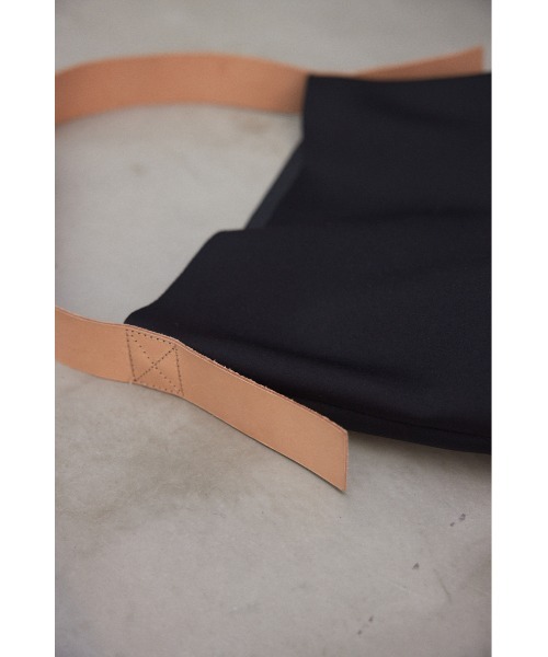 BLACK BY MOUSSY(ブラックバイマウジー)の「one shoulder tote bag(ワンショルダートートバック)(ショルダーバッグ・レディース・ブラック・FREE)」の2枚目の写真
