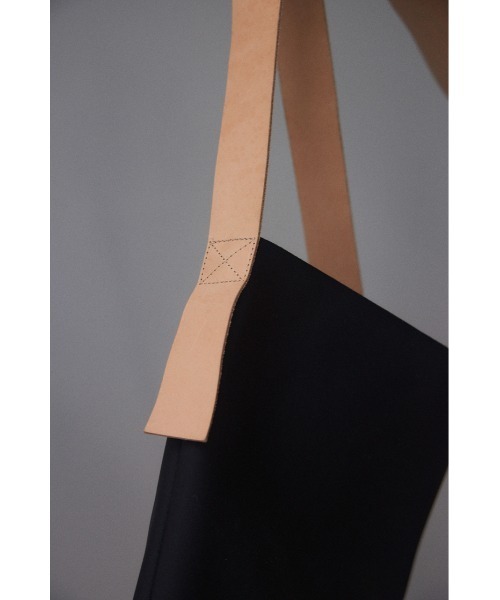 BLACK BY MOUSSY(ブラックバイマウジー)の「one shoulder tote bag(ワンショルダートートバック)(ショルダーバッグ・レディース・ブラック・FREE)」の4枚目の写真