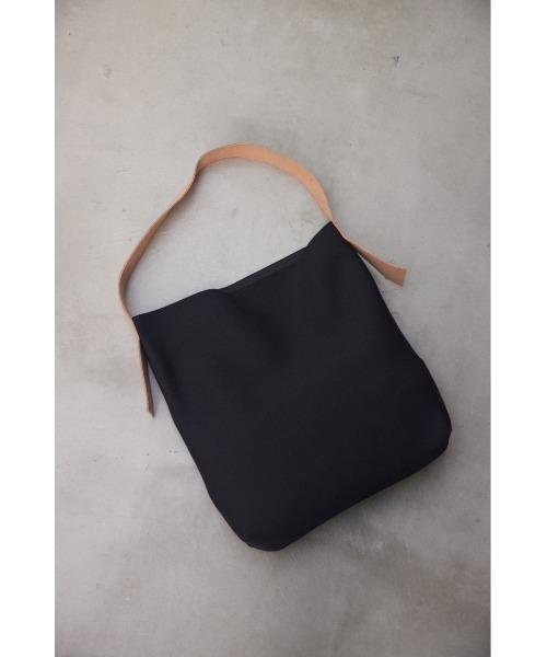 BLACK BY MOUSSY(ブラックバイマウジー)の「one shoulder tote bag(ワンショルダートートバック)(ショルダーバッグ・レディース・ブラック・FREE)」の17枚目の写真