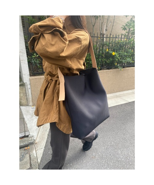 BLACK BY MOUSSY(ブラックバイマウジー)の「one shoulder tote bag(ワンショルダートートバック)(ショルダーバッグ・レディース・ブラック・FREE)」の18枚目の写真