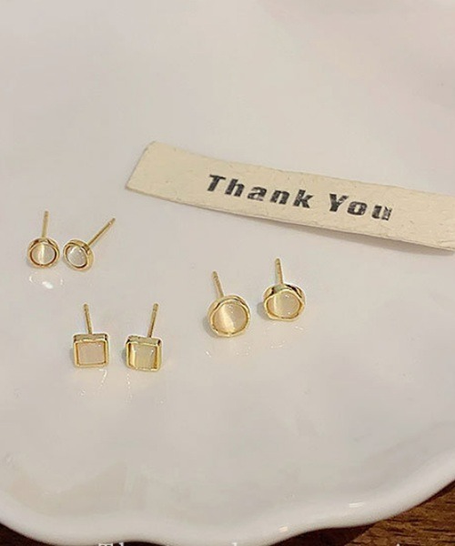 Ritomo De Ricco(リトモ・デ・リコ)の「シルバ925ポスト キャッツアイ風ピアス3点セット(ピアス(両耳用)・レディース・ゴールド・FREE)」の4枚目の写真