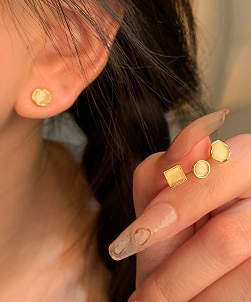 Ritomo De Ricco(リトモ・デ・リコ)の「シルバ925ポスト キャッツアイ風ピアス3点セット(ピアス(両耳用)・レディース・ゴールド・FREE)」の5枚目の写真