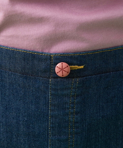 Jocomomola(ホコモモラ)の「ストレッチデニムパンツ(デニムパンツ・レディース・ネイビー/ブルー・42/40)」の3枚目の写真