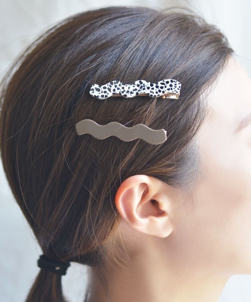 Fun & Daily(ファンアンドデイリー)の「F&D : ウェーブヘアクリップセット(ヘアピン・レディース・ホワイト/ベージュ/グリーン/ブラウン・FREE)」の7枚目の写真