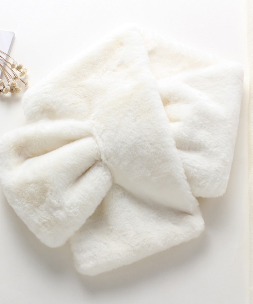 CLEA（クレア）の「フェイクファーティペット（マフラー・レディース・ホワイト/ブラック/ライトグレー・FREE）」の2枚目の写真