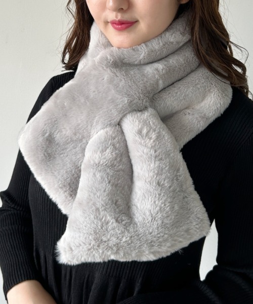 CLEA（クレア）の「フェイクファーティペット（マフラー・レディース・ホワイト/ブラック/ライトグレー・FREE）」の3枚目の写真