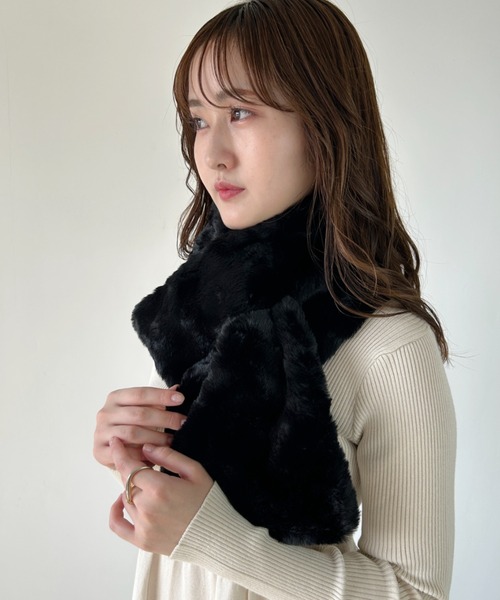 CLEA（クレア）の「フェイクファーティペット（マフラー・レディース・ホワイト/ブラック/ライトグレー・FREE）」の17枚目の写真