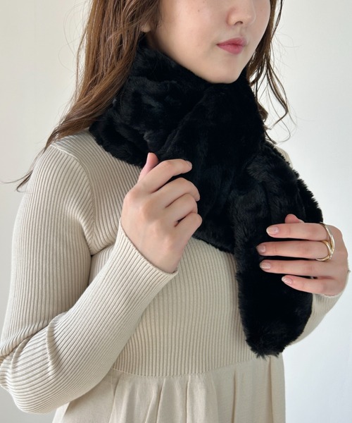 CLEA（クレア）の「フェイクファーティペット（マフラー・レディース・ホワイト/ブラック/ライトグレー・FREE）」の14枚目の写真