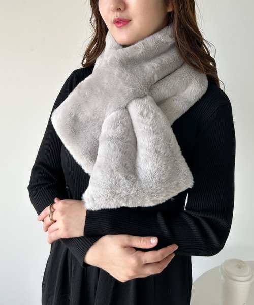 CLEA（クレア）の「フェイクファーティペット（マフラー・レディース・ホワイト/ブラック/ライトグレー・FREE）」の20枚目の写真