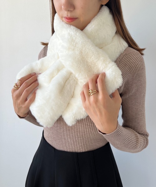 CLEA（クレア）の「フェイクファーティペット（マフラー・レディース・ホワイト/ブラック/ライトグレー・FREE）」の9枚目の写真