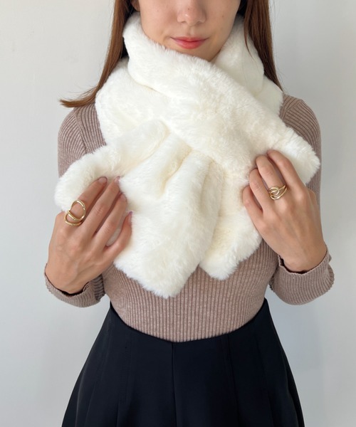 CLEA（クレア）の「フェイクファーティペット（マフラー・レディース・ホワイト/ブラック/ライトグレー・FREE）」の10枚目の写真