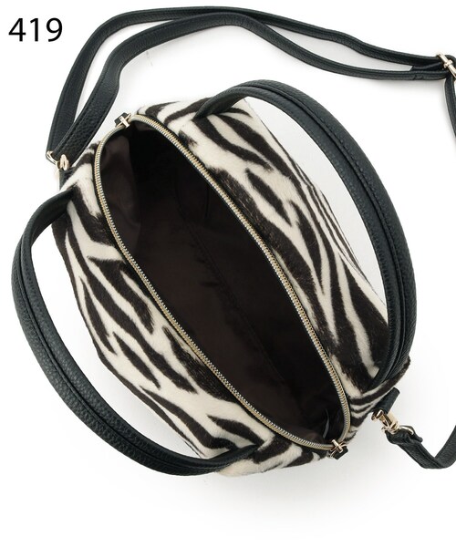 SHOO・LA・RUE(シューラルー)の「◆フェイクファーミニショルダー(ショルダーバッグ・レディース・ダークグレー/サンドベージュ/ブラック系3/アイボリー・00)」の5枚目の写真