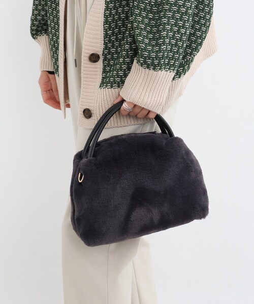 SHOO・LA・RUE(シューラルー)の「◆フェイクファーミニショルダー(ショルダーバッグ・レディース・ダークグレー/サンドベージュ/ブラック系3/アイボリー・00)」の6枚目の写真