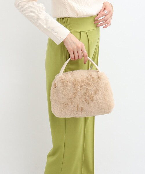 SHOO・LA・RUE(シューラルー)の「◆フェイクファーミニショルダー(ショルダーバッグ・レディース・ダークグレー/サンドベージュ/ブラック系3/アイボリー・00)」の22枚目の写真