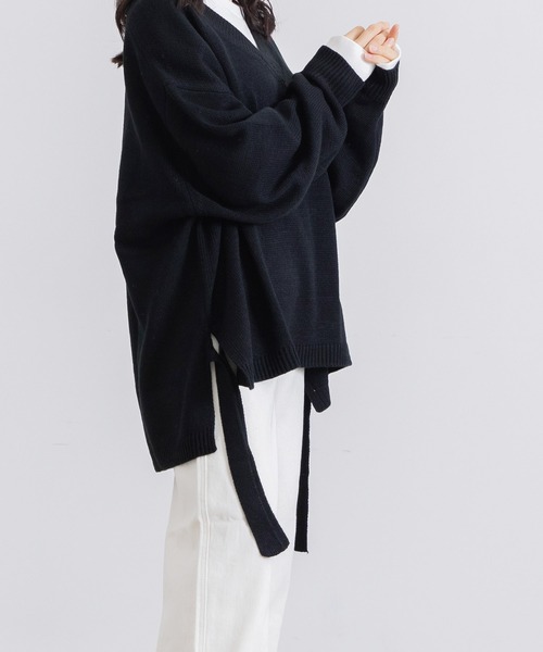 Dita Muaj.(ディータムアージュ)の「【ZOZO限定】Muaj. ルーズサイドデザインニット(ニット/セーター・レディース・ブラック/ブルー/シルバーグレー・FREE)」の4枚目の写真