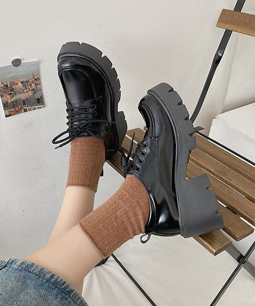 c.u.l(シーユーエル)の「レースアップ 厚底ローファー culs41(ドレスシューズ・レディース・ブラック/ホワイト・39/36/38/37/40)」の8枚目の写真