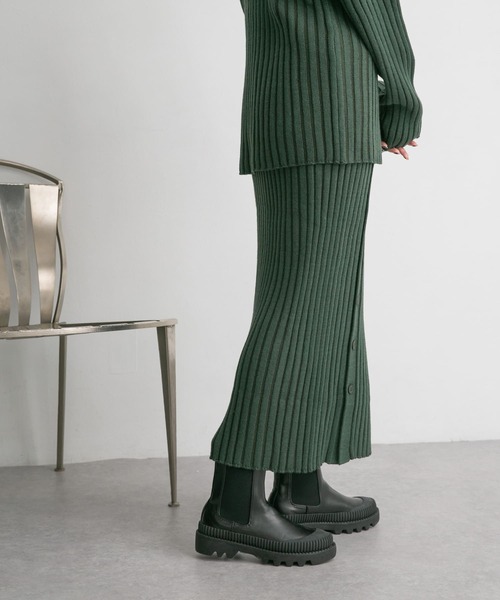 KBF（ケイビーエフ）の「アシメスリットリブニットスカート（スカート・レディース・ネイビー/グリーン/ベージュ系その他・ONE）」の21枚目の写真